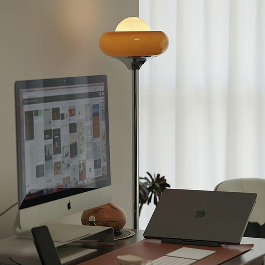 Camille Bauhaus Eier-Tarte Stehlampe | Kaufen Sie eine, erhalten Sie eine gratis!