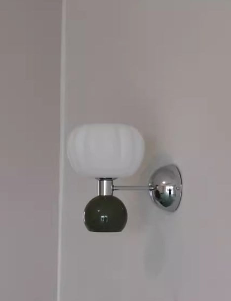 Aurora Bauhaus Nachttisch-Wandleuchte für Ihr Schlafzimmer | Kaufen Sie eine, erhalten Sie eine gratis!