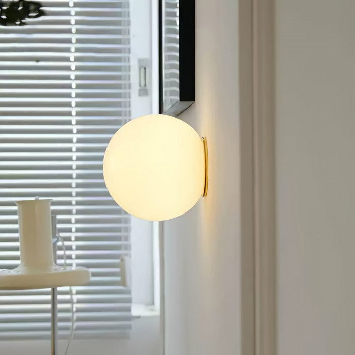 Seraphina Bauhaus Orb Tischlampe | Kaufen Sie eine, erhalten Sie eine gratis im Angebot!
