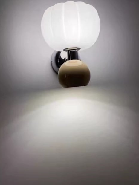 Aurora Bauhaus Nachttisch-Wandleuchte für Ihr Schlafzimmer | Kaufen Sie eine, erhalten Sie eine gratis!