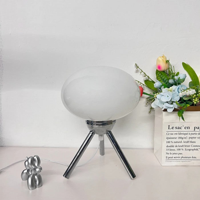 Juliette Bauhaus Glas Dreibein Tischlampe - Kaufen Sie eine, erhalten Sie eine gratis!