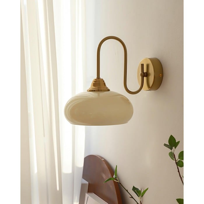 Arabella Bauhaus Gebogene Glas-Wandleuchte | Kaufen Sie eine, erhalten Sie eine gratis im Angebot