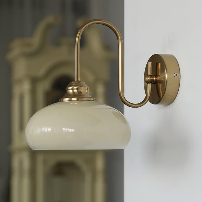 Arabella Bauhaus Gebogene Glas-Wandleuchte | Kaufen Sie eine, erhalten Sie eine gratis im Angebot