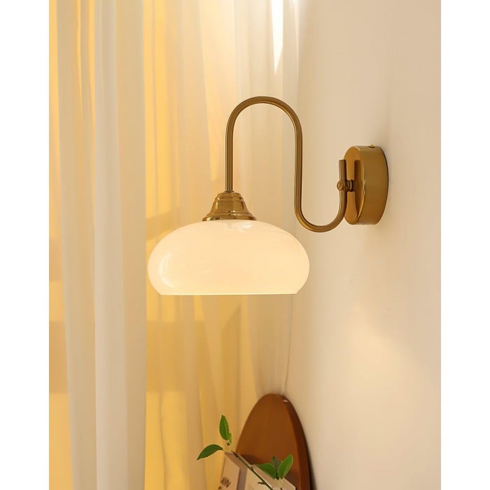 Arabella Bauhaus Gebogene Glas-Wandleuchte | Kaufen Sie eine, erhalten Sie eine gratis im Angebot