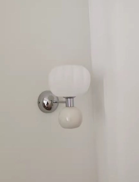 Aurora Bauhaus Nachttisch-Wandleuchte für Ihr Schlafzimmer | Kaufen Sie eine, erhalten Sie eine gratis!